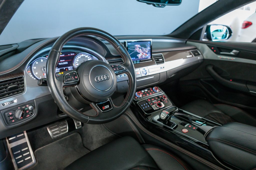 Audi S8 plus quattro