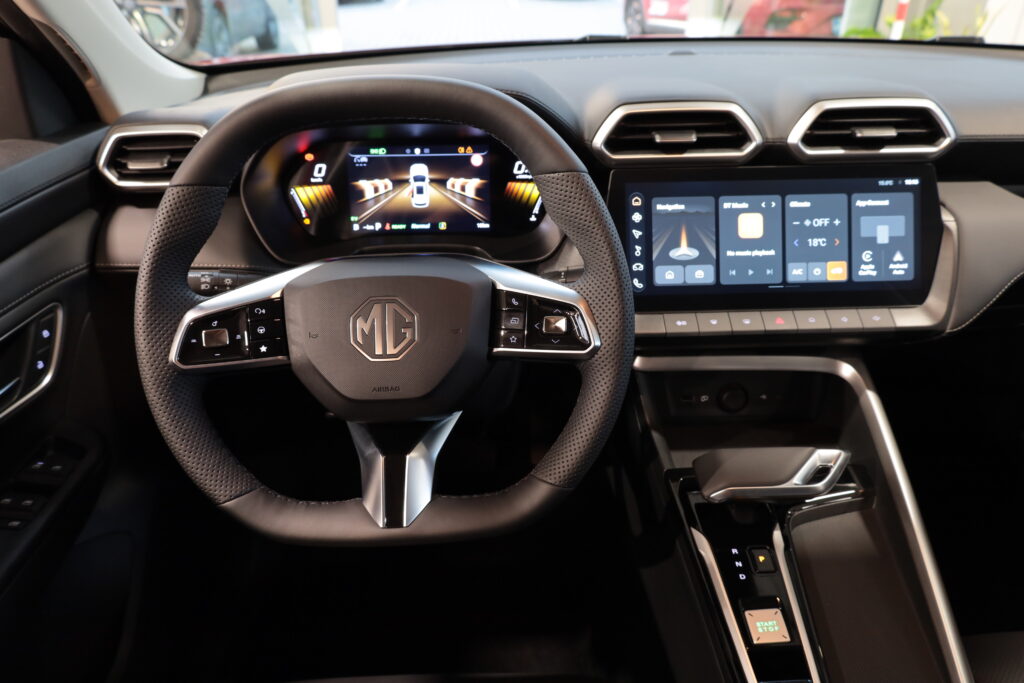 MG ZS Hybrid+ Exclusive (9079)