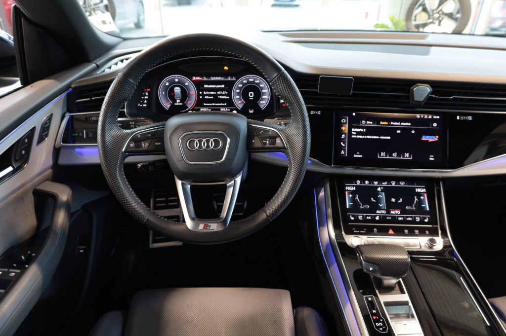 Audi Q8 50 TDI quattro S LINE