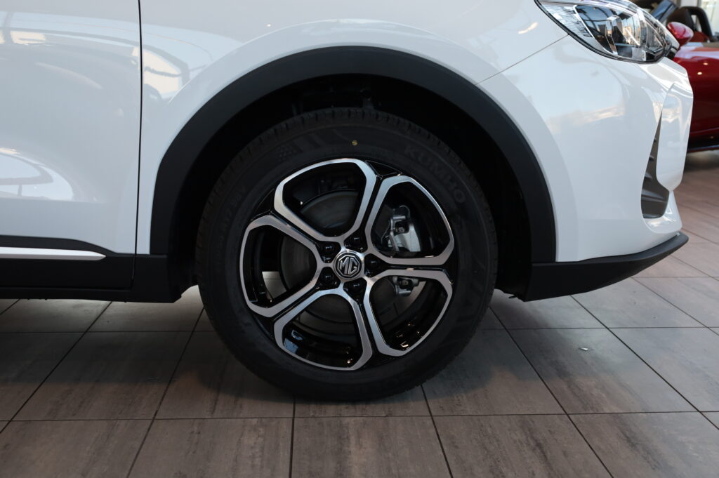 MG ZS Hybrid+ Emotion (7927)