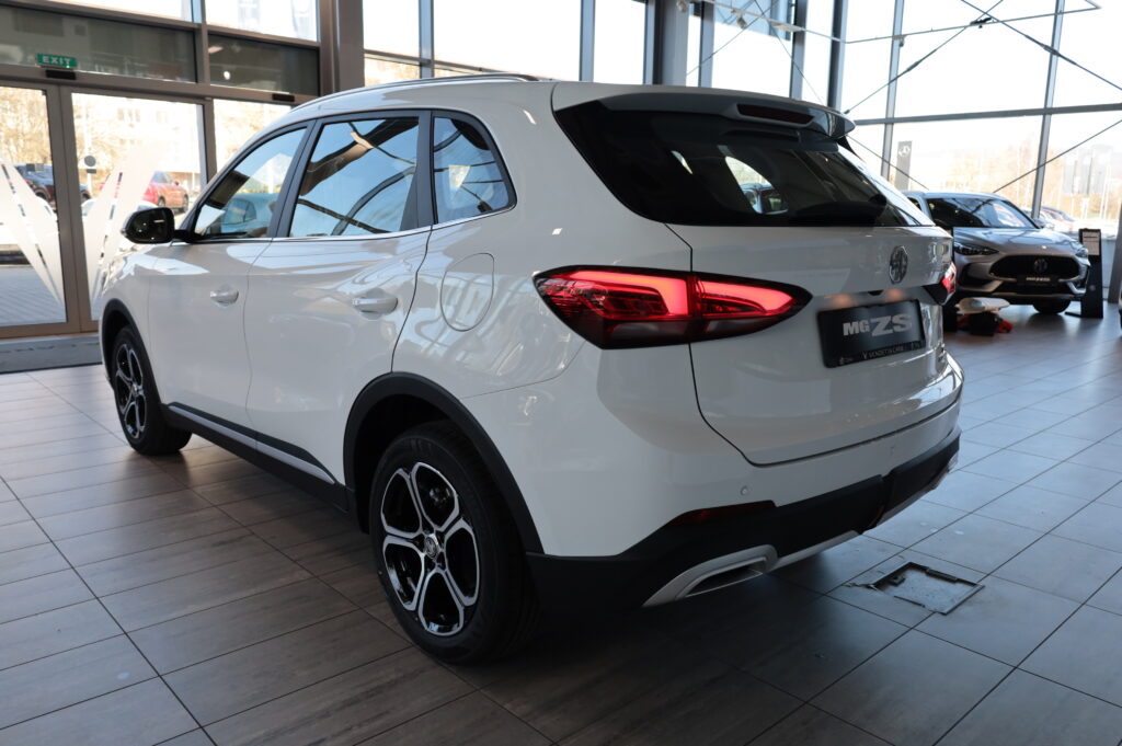 MG ZS Hybrid+ Emotion (7927)