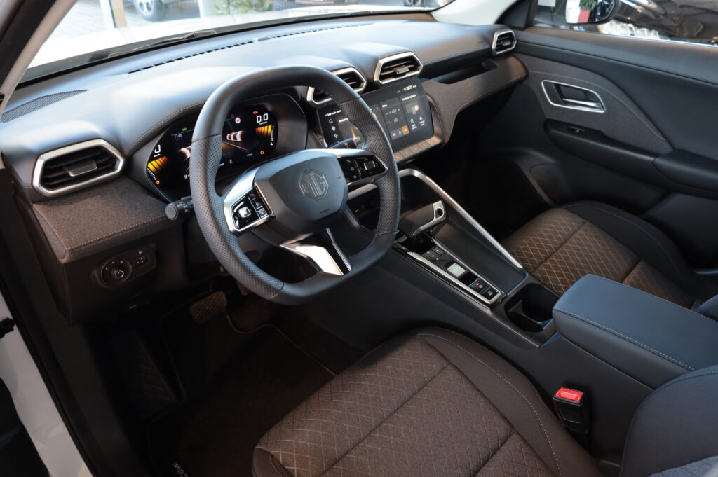 MG ZS Hybrid+ Emotion (7927)
