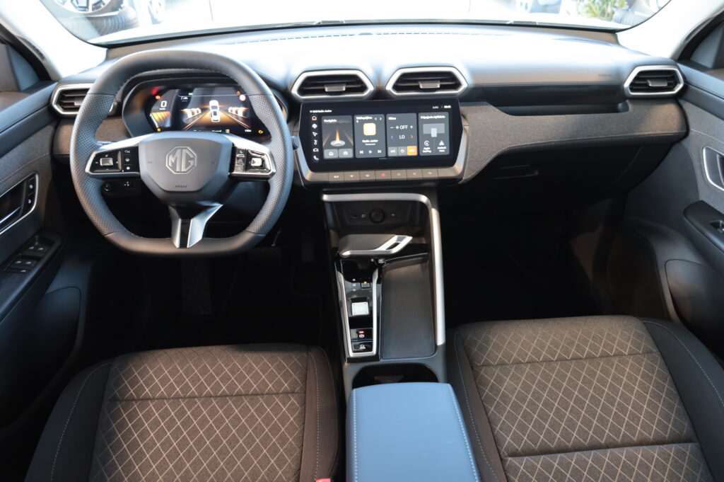 MG ZS Hybrid+ Emotion (7927)