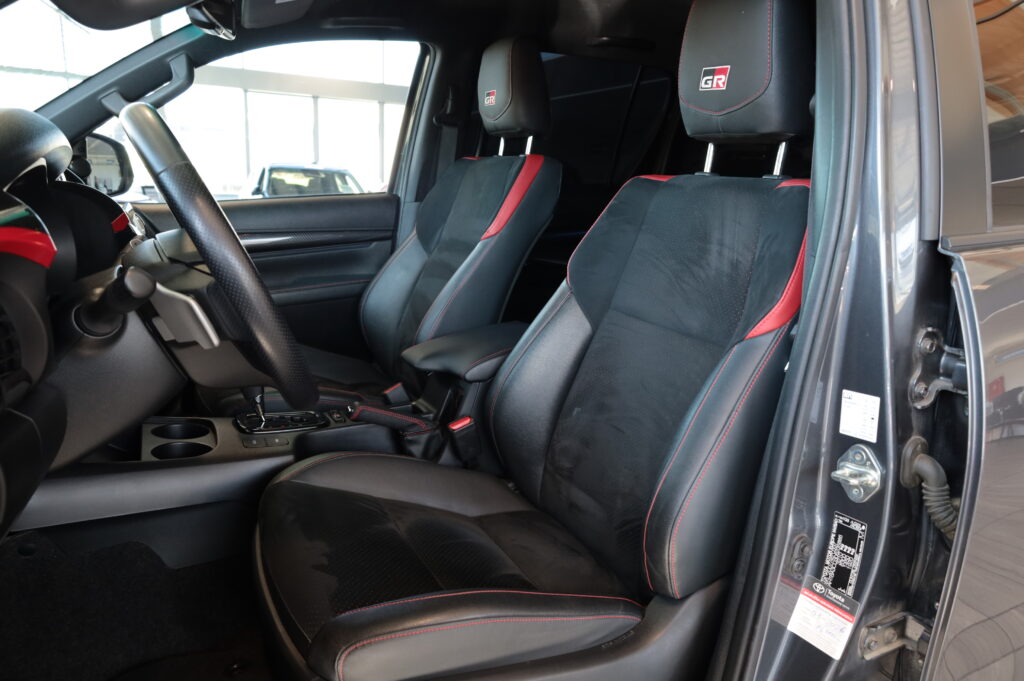Toyota Hilux GR SPORT
