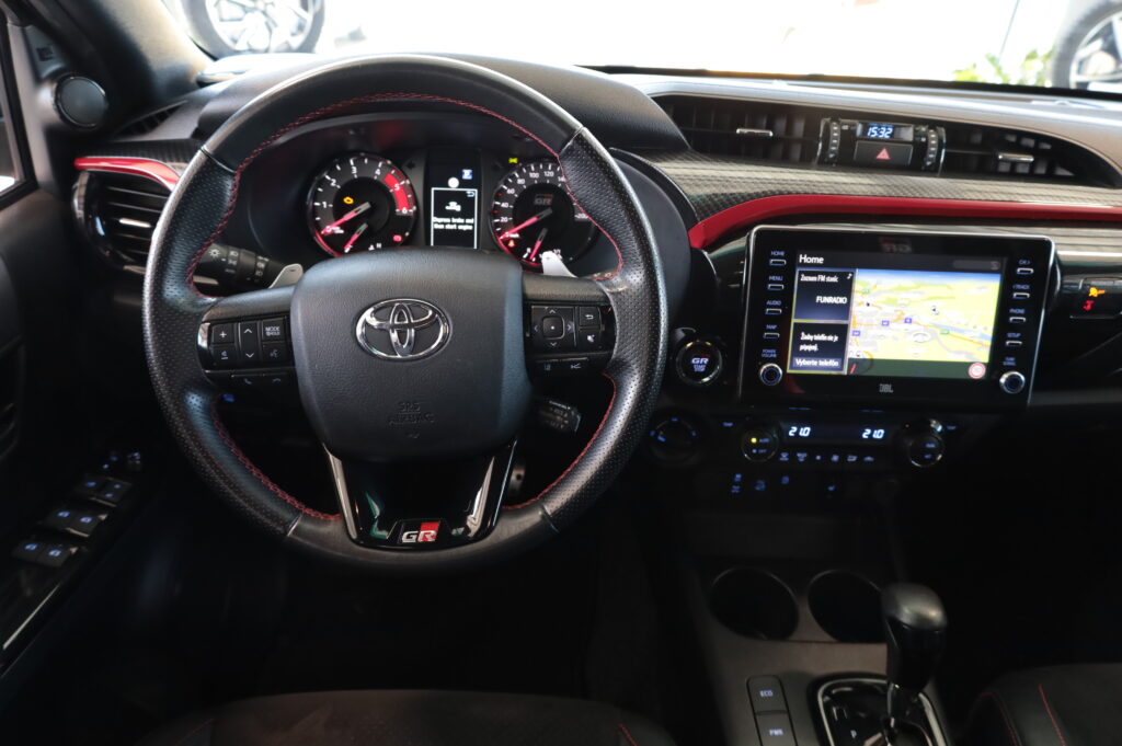 Toyota Hilux GR SPORT