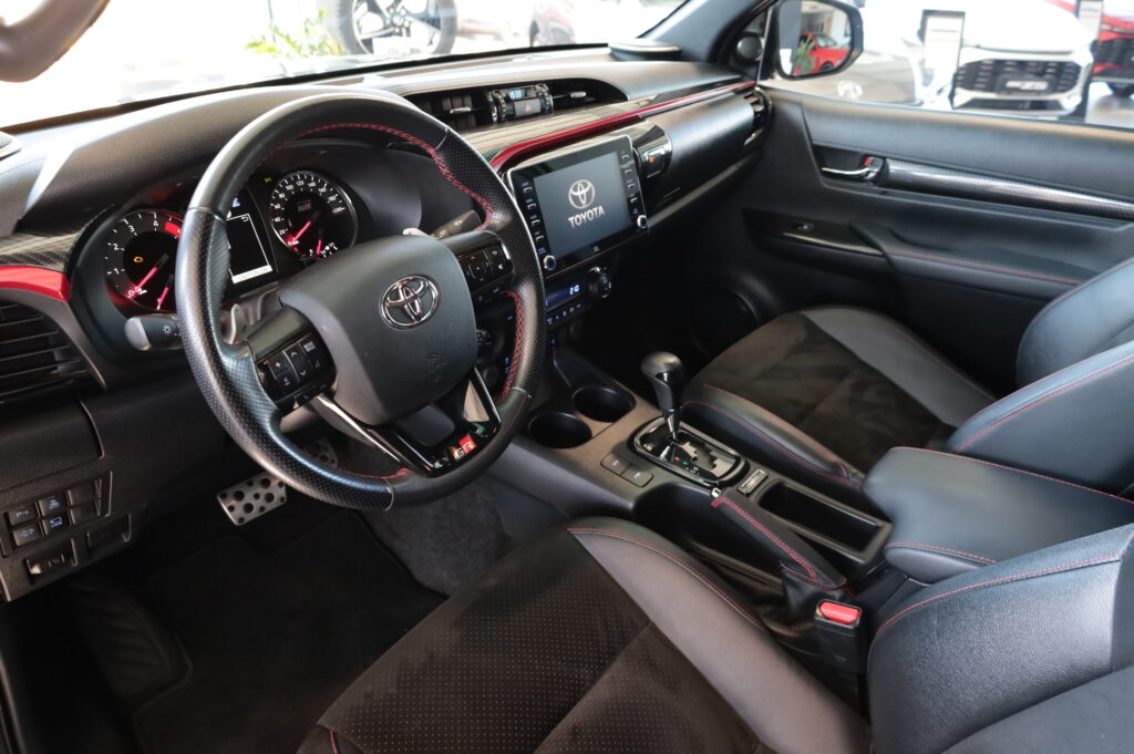 Toyota Hilux GR SPORT