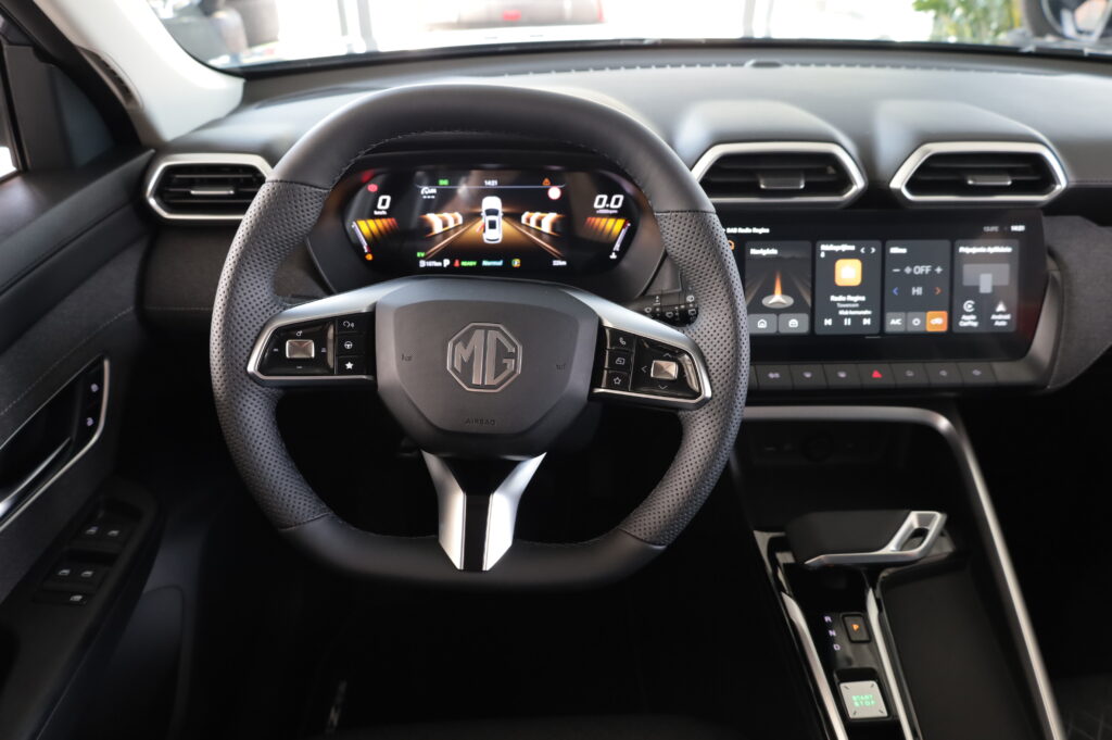 MG ZS Hybrid+ Emotion (9420)