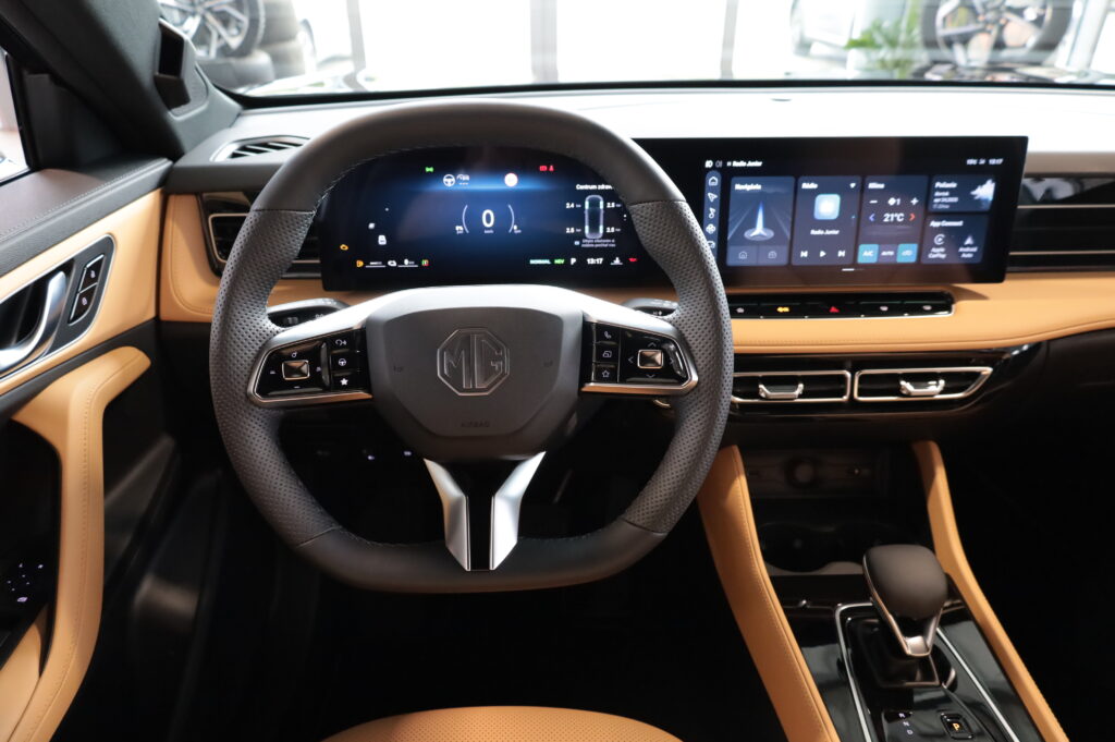 MG HS PHEV Exclusive (4766)