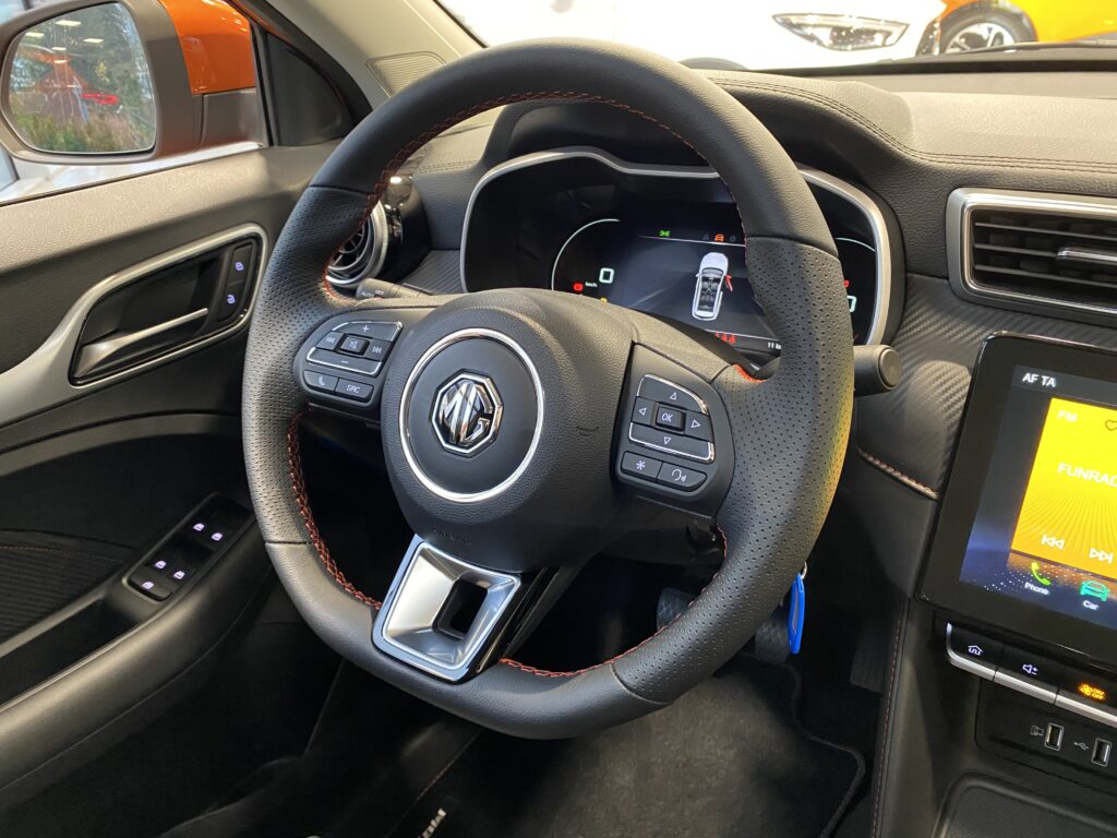 MG ZS GSR Emotion Plus oranžová