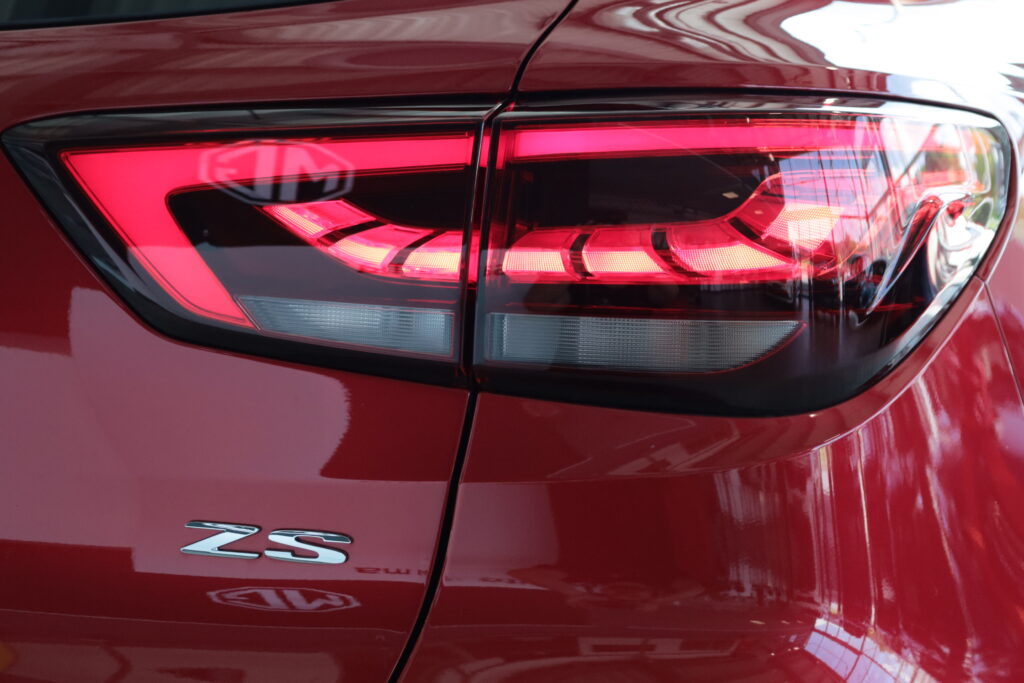 MG ZS GSR Emotion Plus červená
