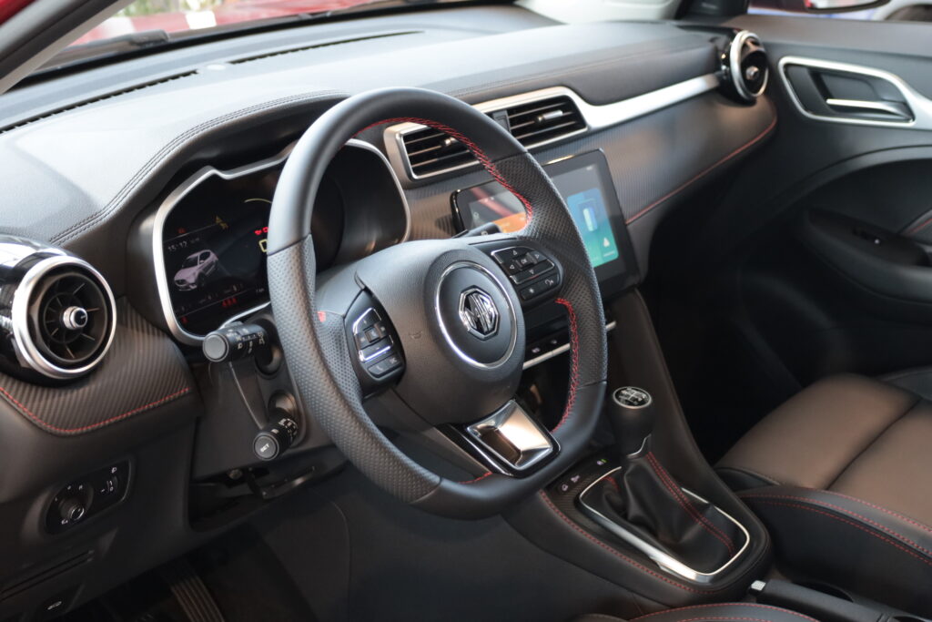 MG ZS GSR Emotion Plus červená