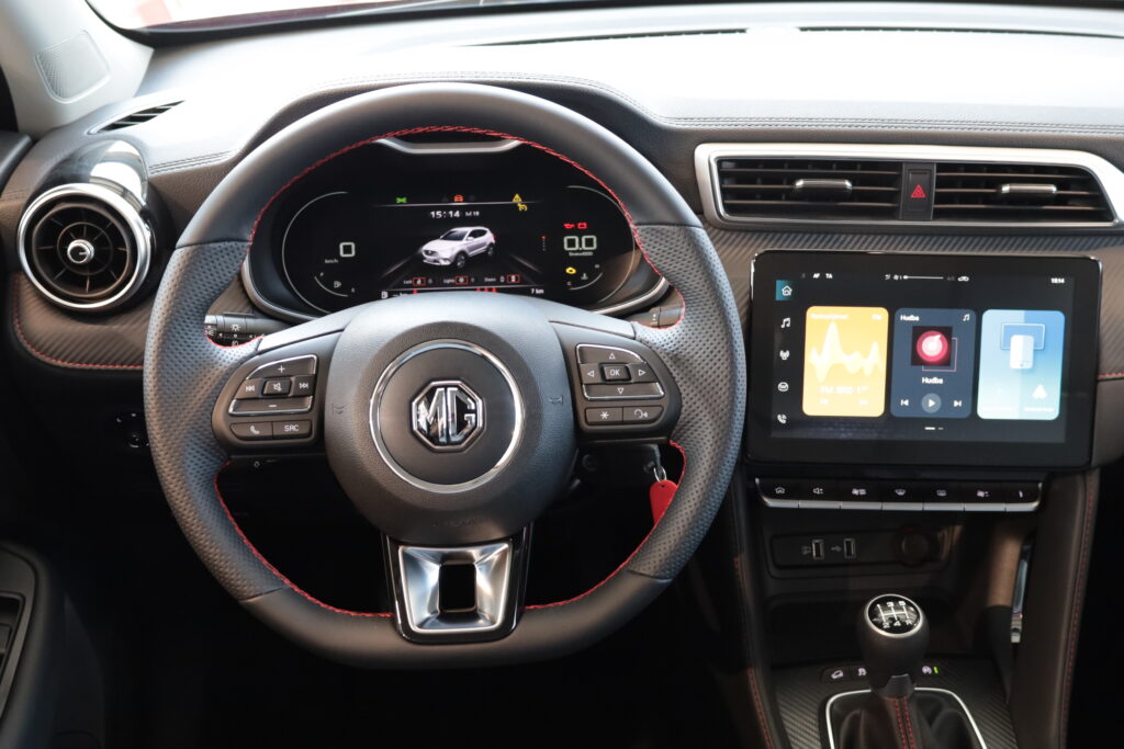 MG ZS GSR Emotion Plus červená