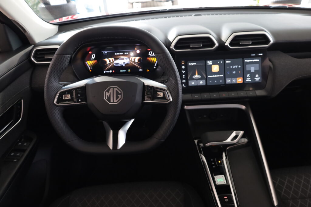 MG ZS Hybrid+ Emotion (8259)