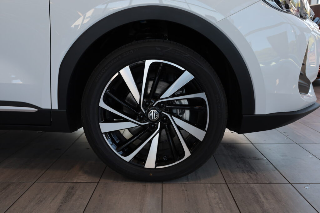 MG ZS Hybrid+ Exclusive (7980)