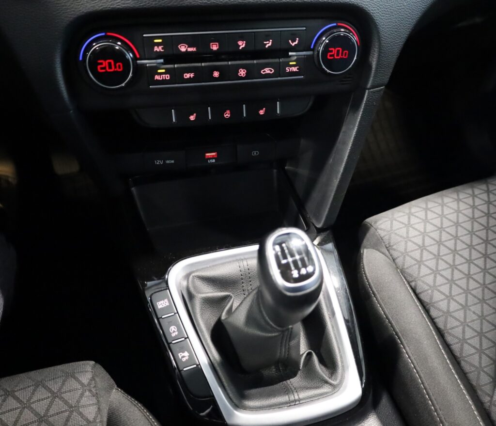 KIA Ceed 1,6 (NAFTA+HEV) MT6 (5916)