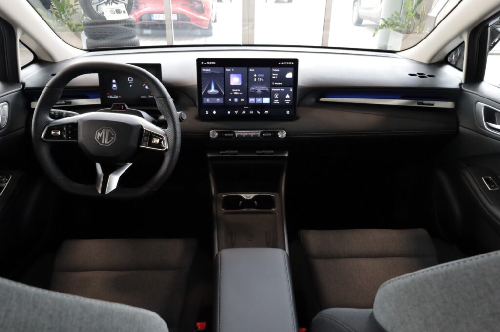 MG 4 Urban EV Premium (4623)